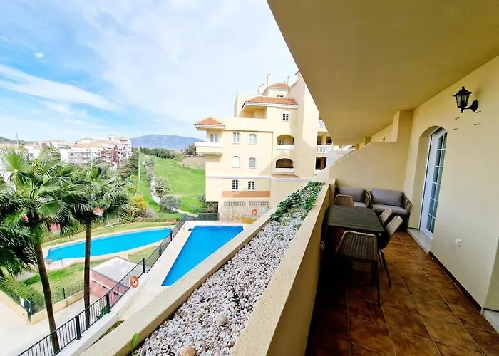 Royal Golf View: 2Br, Pools & Ac