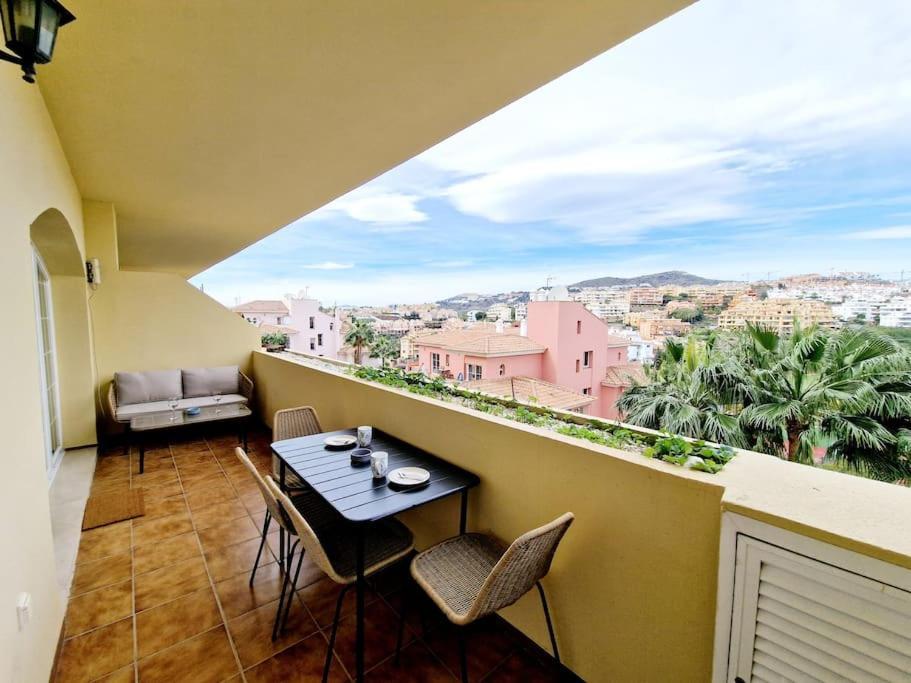 Royal Golf View: 2br, Pools & Ac Appartement Sitio de Calahonda