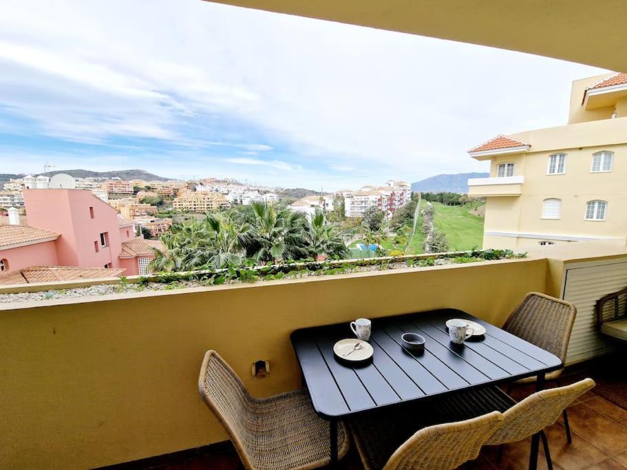 Royal Golf View: 2br, Pools & Ac *