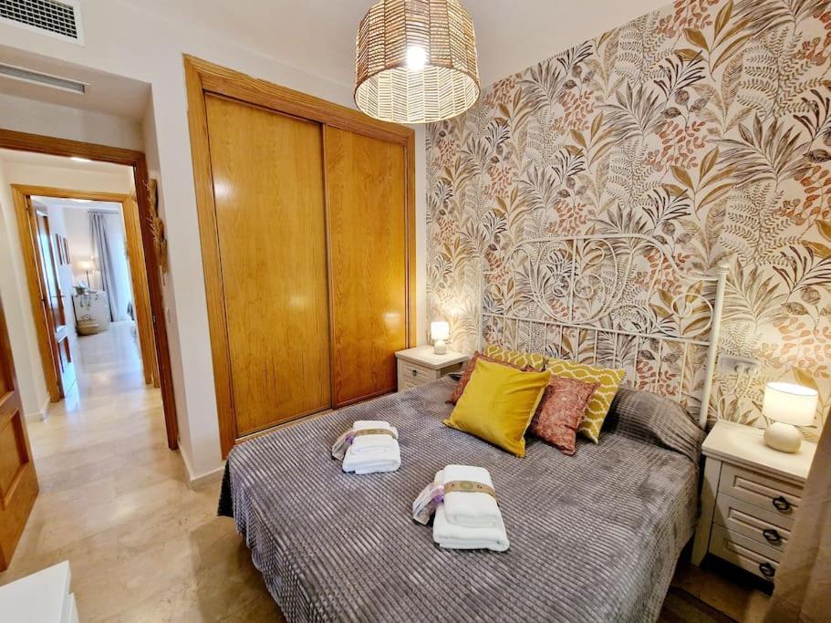 Royal Golf View: 2br, Pools & Ac *