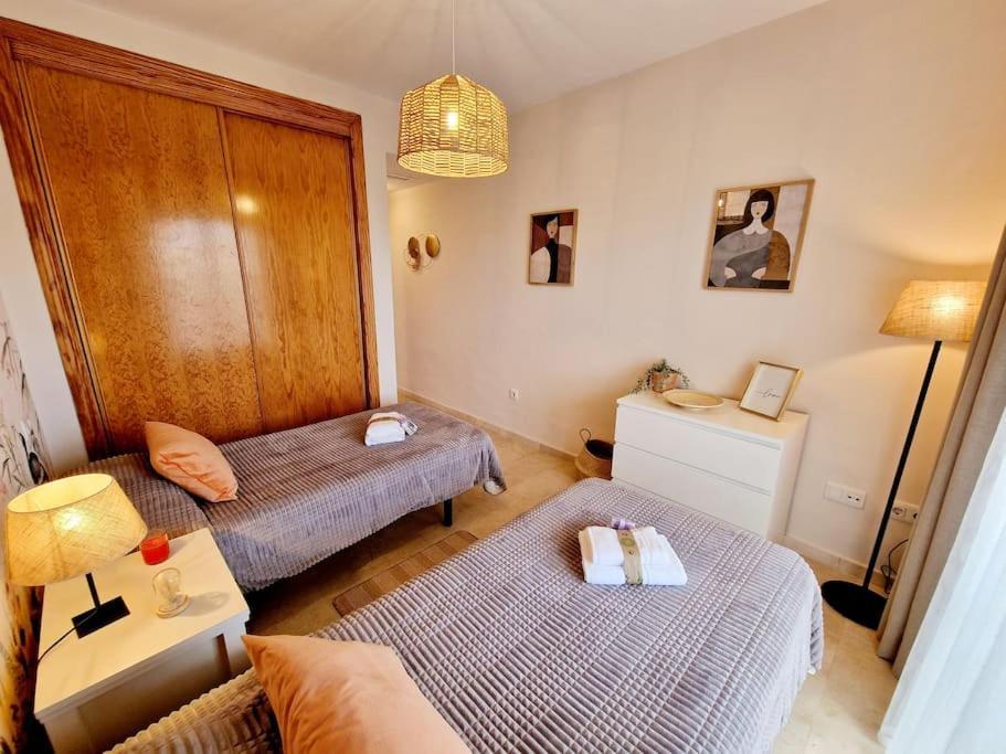 Royal Golf View: 2br, Pools & Ac Appartement Sitio de Calahonda