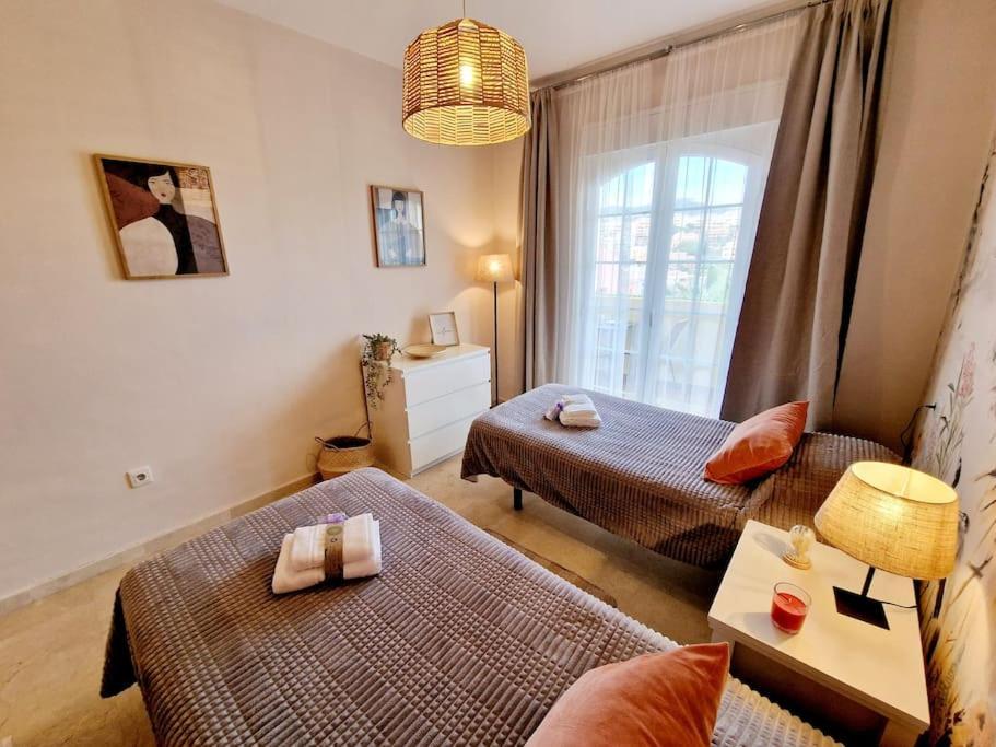 Royal Golf View: 2br, Pools & Ac *