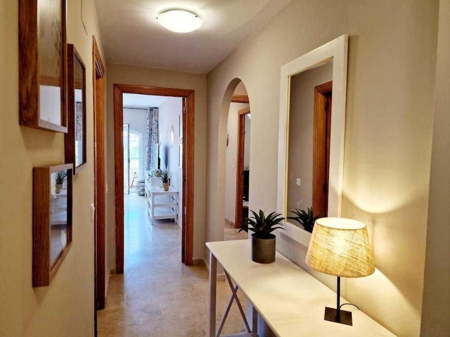 Royal Golf View: 2br, Pools & Ac Appartement Sitio de Calahonda