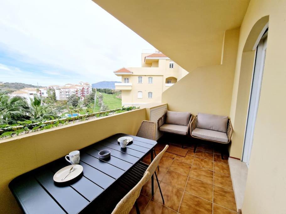 Royal Golf View: 2br, Pools & Ac Appartement Sitio de Calahonda