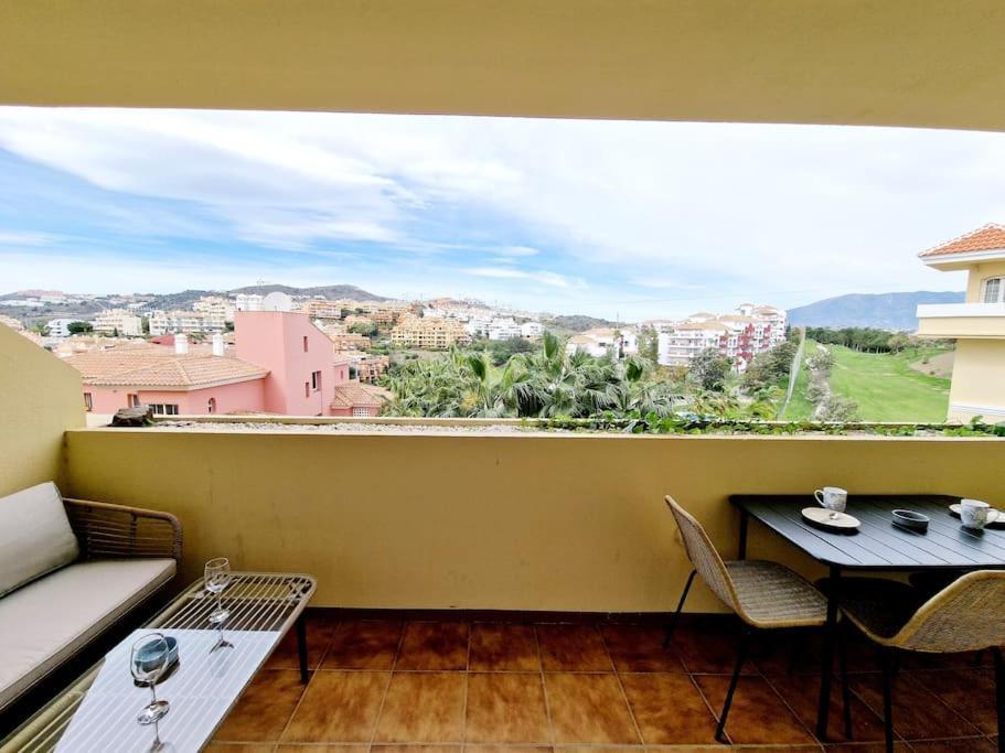 Royal Golf View: 2br, Pools & Ac Appartement Sitio de Calahonda