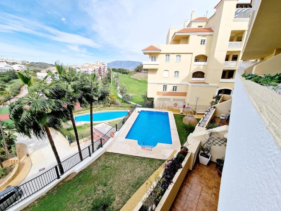 Royal Golf View: 2br, Pools & Ac *